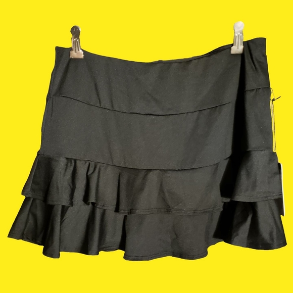 Tail Doubles Black Flounce Skort Size M - Picture 1 of 9